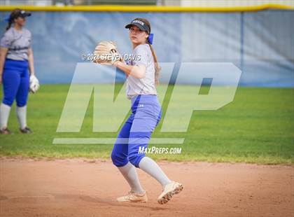Thumbnail 2 in Dobson vs Sahuaro photogallery.