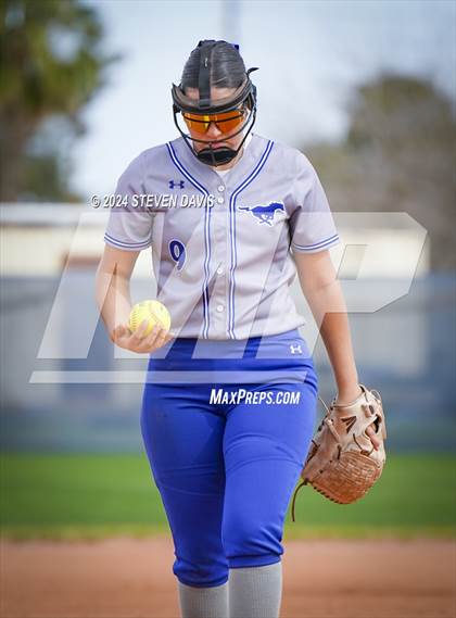Thumbnail 2 in Dobson vs Sahuaro photogallery.