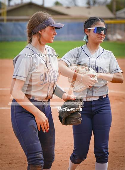 Thumbnail 1 in Dobson vs Sahuaro photogallery.