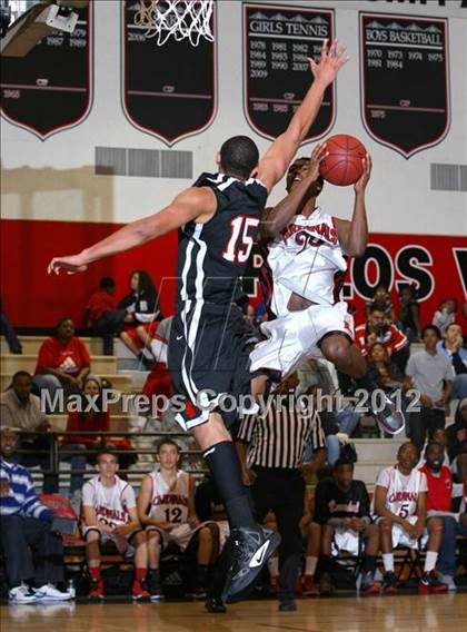 Thumbnail 2 in Lawndale vs. Harvard-Westlake (Hilltop Classic) photogallery.