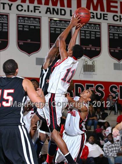 Thumbnail 1 in Lawndale vs. Harvard-Westlake (Hilltop Classic) photogallery.