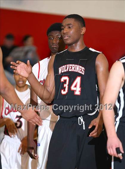 Thumbnail 3 in Lawndale vs. Harvard-Westlake (Hilltop Classic) photogallery.