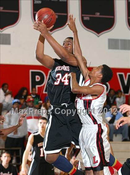Thumbnail 3 in Lawndale vs. Harvard-Westlake (Hilltop Classic) photogallery.