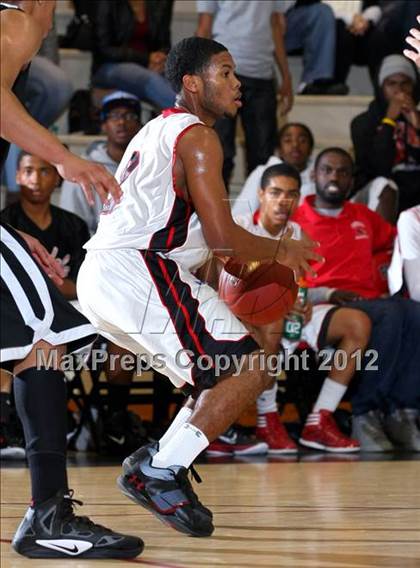 Thumbnail 3 in Lawndale vs. Harvard-Westlake (Hilltop Classic) photogallery.