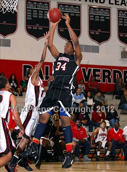 Thumbnail 1 in Lawndale vs. Harvard-Westlake (Hilltop Classic) photogallery.