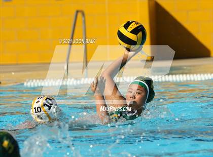 Thumbnail 2 in Castro Valley vs Alameda (Tri-Valley Invitational) photogallery.