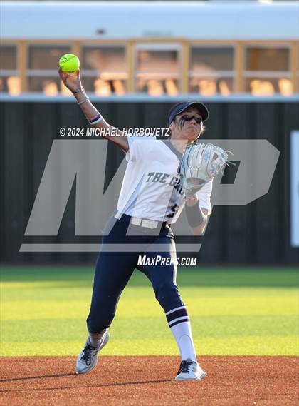 Thumbnail 1 in Forney vs. Walnut Grove (UIL 5A Softball Regional Semi-Final) photogallery.