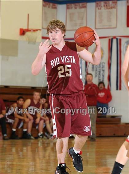 Thumbnail 2 in Rio Vista vs. East Nicolaus photogallery.