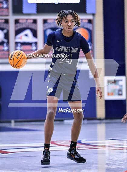 Thumbnail 3 in Pasadena vs Mater Dei Catholic (Annual Rose City Roundball Classic) photogallery.