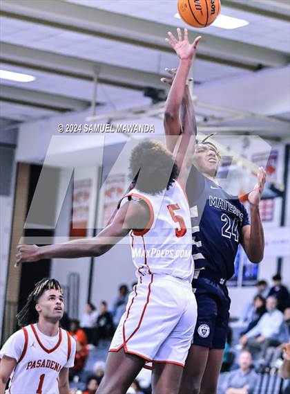 Thumbnail 3 in Pasadena vs Mater Dei Catholic (Annual Rose City Roundball Classic) photogallery.