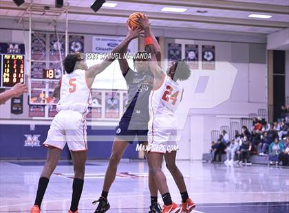 Thumbnail 2 in Pasadena vs Mater Dei Catholic (Annual Rose City Roundball Classic) photogallery.