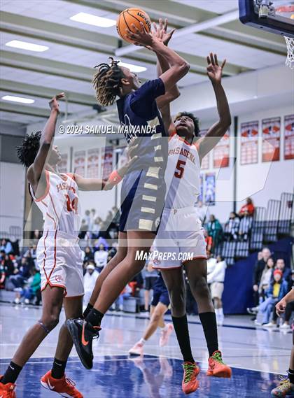 Thumbnail 2 in Pasadena vs Mater Dei Catholic (Annual Rose City Roundball Classic) photogallery.