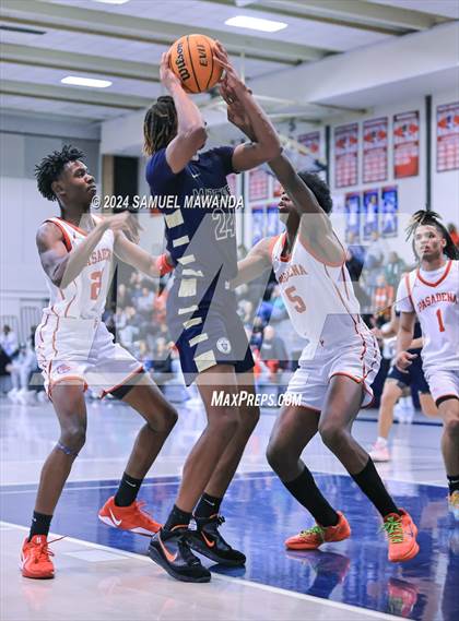 Thumbnail 3 in Pasadena vs Mater Dei Catholic (Annual Rose City Roundball Classic) photogallery.