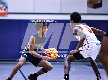 Thumbnail 1 in Pasadena vs Mater Dei Catholic (Annual Rose City Roundball Classic) photogallery.