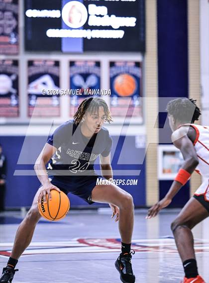 Thumbnail 1 in Pasadena vs Mater Dei Catholic (Annual Rose City Roundball Classic) photogallery.