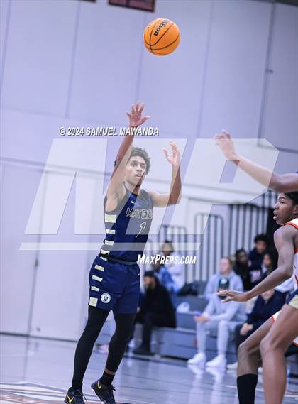 Thumbnail 3 in Pasadena vs Mater Dei Catholic (Annual Rose City Roundball Classic) photogallery.