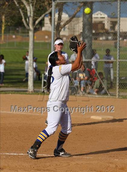 Thumbnail 1 in Burbank @ Charter Oak photogallery.