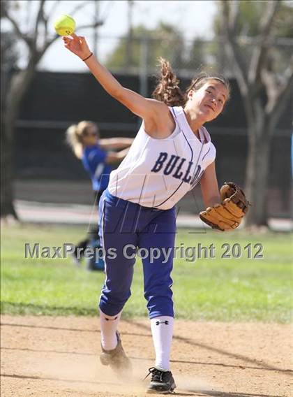 Thumbnail 1 in Burbank @ Charter Oak photogallery.
