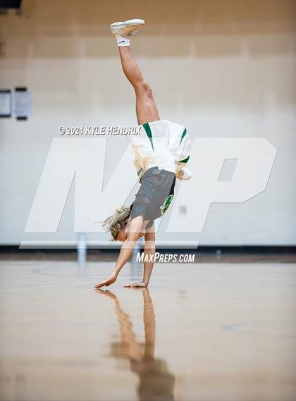 Thumbnail 3 in Wyoming vs. Badin (OSHAA Division II Regional Semifinal) photogallery.