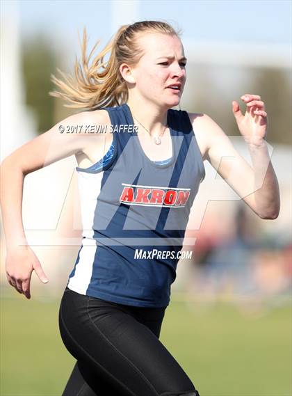 Thumbnail 3 in Yuma Invitational Track Meet photogallery.