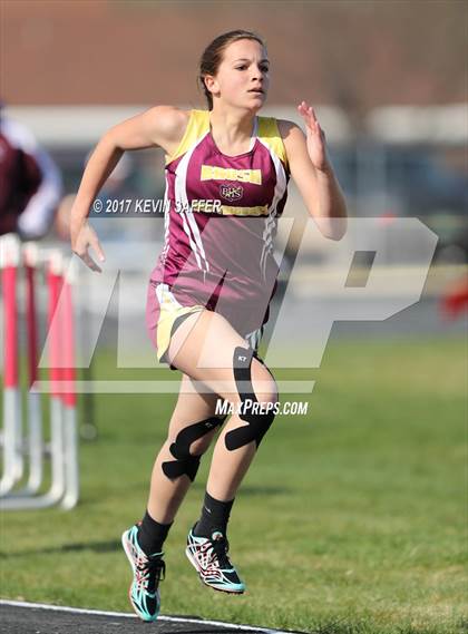 Thumbnail 3 in Yuma Invitational Track Meet photogallery.