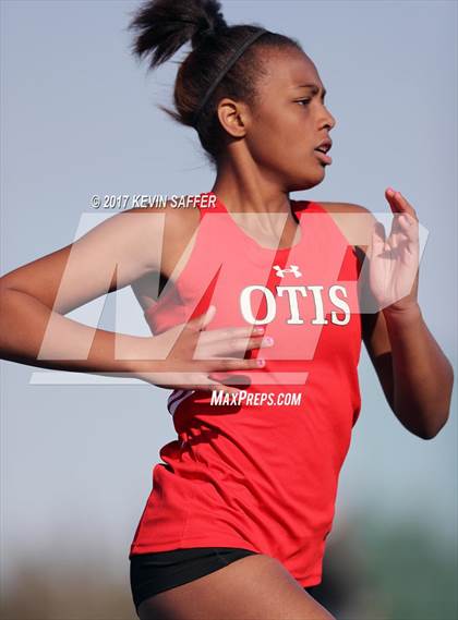 Thumbnail 3 in Yuma Invitational Track Meet photogallery.