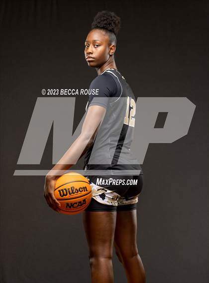 Thumbnail 1 in 2022-23 MaxPreps Female National Athlete of the Year (Joyce Edwards) photogallery.