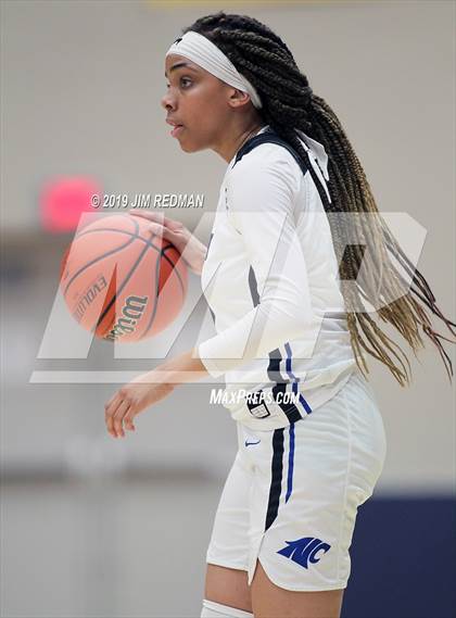 Thumbnail 2 in North Crowley vs. North Shore (McDonald's Texas Invitational) photogallery.