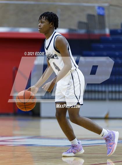Thumbnail 3 in Dallas Jesuit vs. Lone Star (In-N-Out Tournament) photogallery.