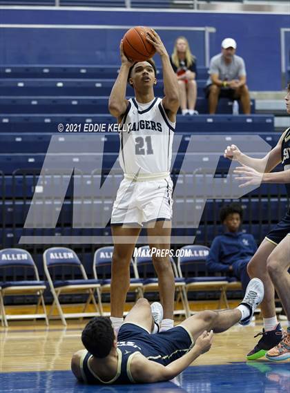 Thumbnail 1 in Dallas Jesuit vs. Lone Star (In-N-Out Tournament) photogallery.