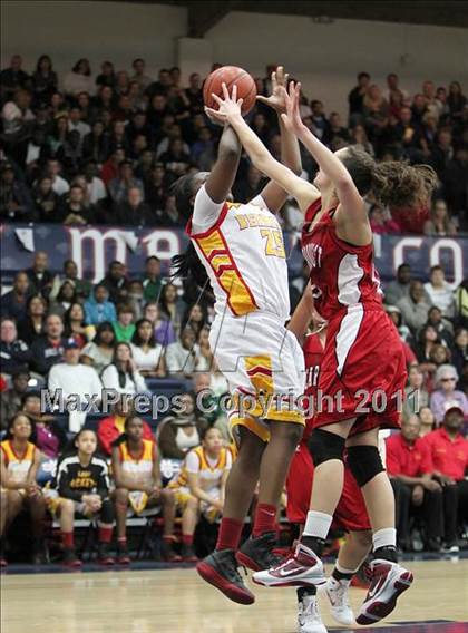 Thumbnail 2 in Carondelet vs. Berkeley (CIF NCS D1 Final) photogallery.