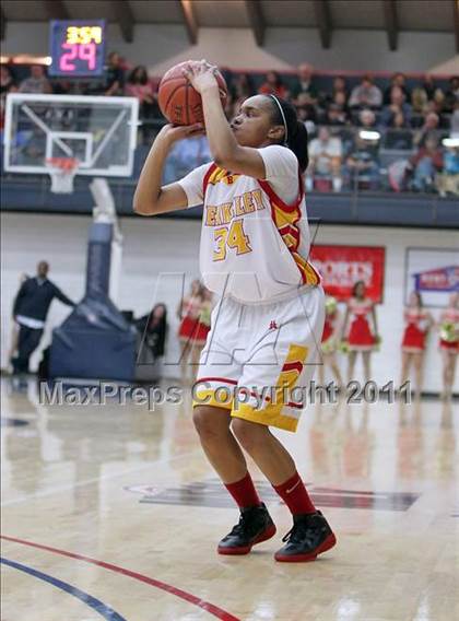 Thumbnail 2 in Carondelet vs. Berkeley (CIF NCS D1 Final) photogallery.