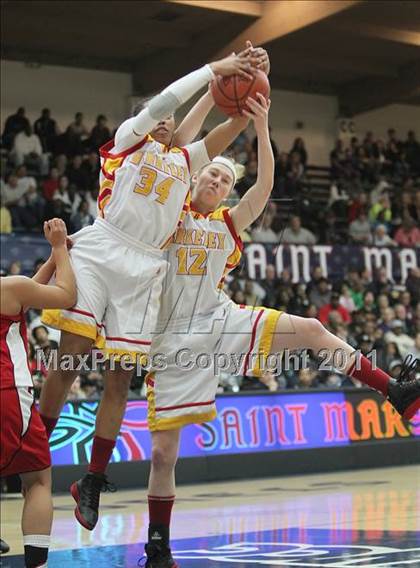 Thumbnail 3 in Carondelet vs. Berkeley (CIF NCS D1 Final) photogallery.