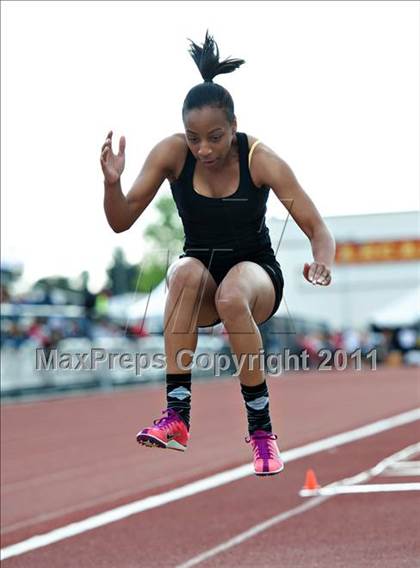 Thumbnail 2 in 44th Arcadia Invitational (Friday's Competition) photogallery.
