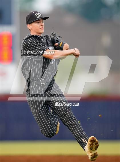 Thumbnail 2 in Hernando vs Lewisburg (MHSAA 7A Round 2) photogallery.