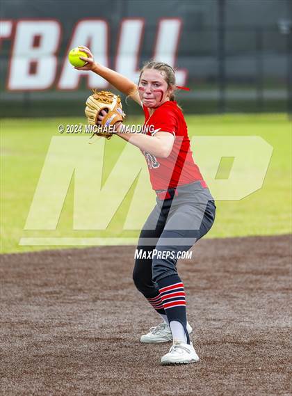 Thumbnail 3 in Bridge City vs Hargrave (UIL 4A Softball Region 1 & 3 Bi-District) photogallery.