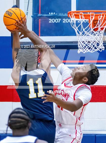 Thumbnail 2 in Seventy-First vs. New Life Christian Academy (MLK Dream Jam at Terry Sanford) photogallery.