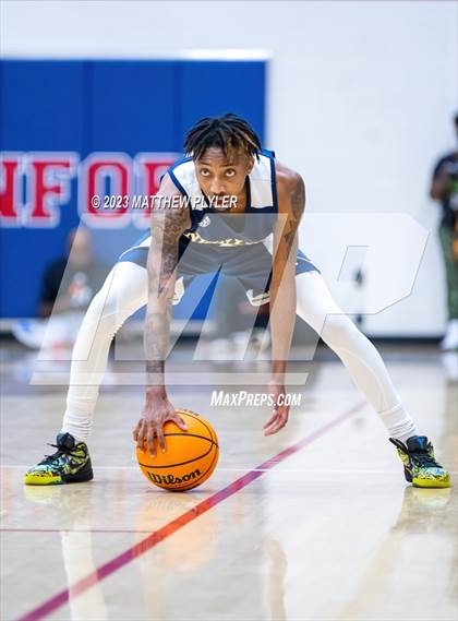 Thumbnail 2 in Seventy-First vs. New Life Christian Academy (MLK Dream Jam at Terry Sanford) photogallery.