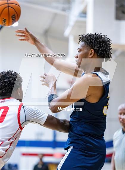 Thumbnail 2 in Seventy-First vs. New Life Christian Academy (MLK Dream Jam at Terry Sanford) photogallery.
