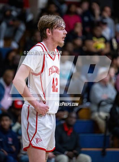 Thumbnail 2 in Seventy-First vs. New Life Christian Academy (MLK Dream Jam at Terry Sanford) photogallery.