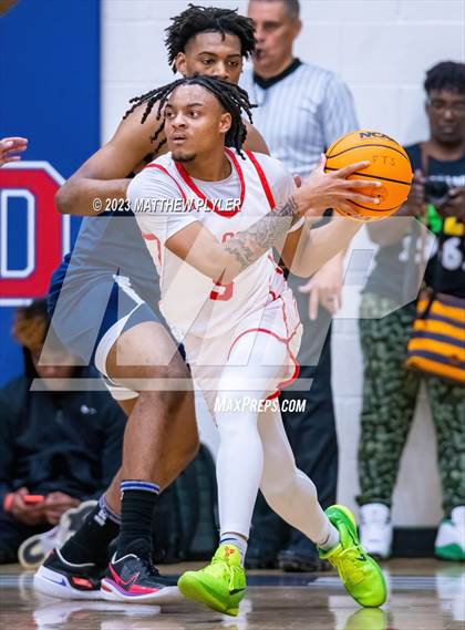 Thumbnail 2 in Seventy-First vs. New Life Christian Academy (MLK Dream Jam at Terry Sanford) photogallery.