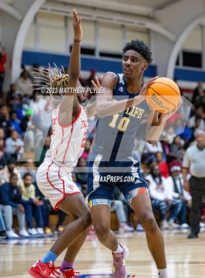 Thumbnail 1 in Seventy-First vs. New Life Christian Academy (MLK Dream Jam at Terry Sanford) photogallery.