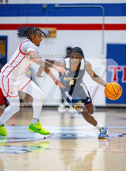 Thumbnail 2 in Seventy-First vs. New Life Christian Academy (MLK Dream Jam at Terry Sanford) photogallery.