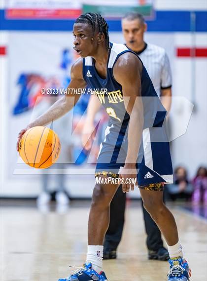 Thumbnail 2 in Seventy-First vs. New Life Christian Academy (MLK Dream Jam at Terry Sanford) photogallery.