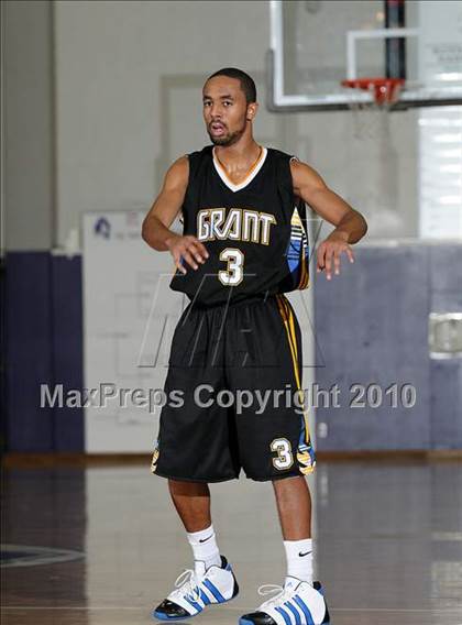 Thumbnail 1 in Grant vs. Burbank (St. Hope Classic) photogallery.