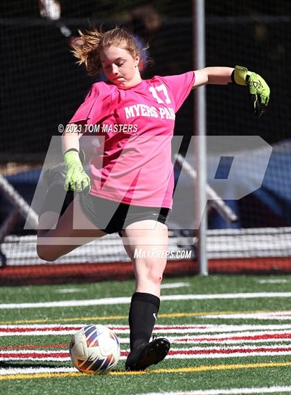 Thumbnail 2 in Charlotte Latin vs. Myers Park photogallery.