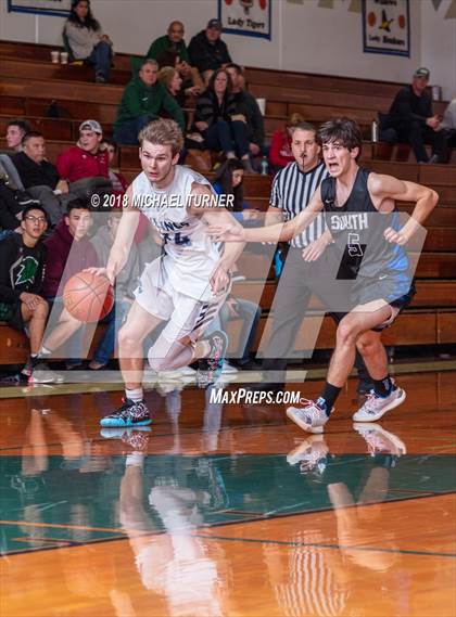 Thumbnail 3 in Pleasant Valley vs. South Medford photogallery.
