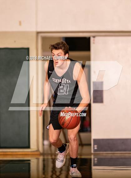 Thumbnail 2 in Pleasant Valley vs. South Medford photogallery.