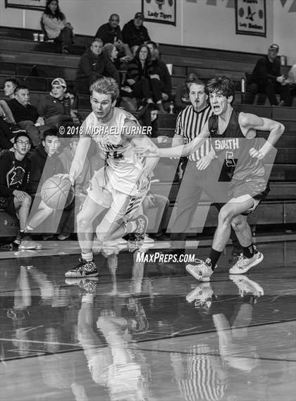 Thumbnail 2 in Pleasant Valley vs. South Medford photogallery.