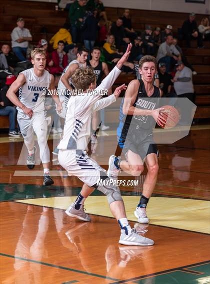 Thumbnail 2 in Pleasant Valley vs. South Medford photogallery.